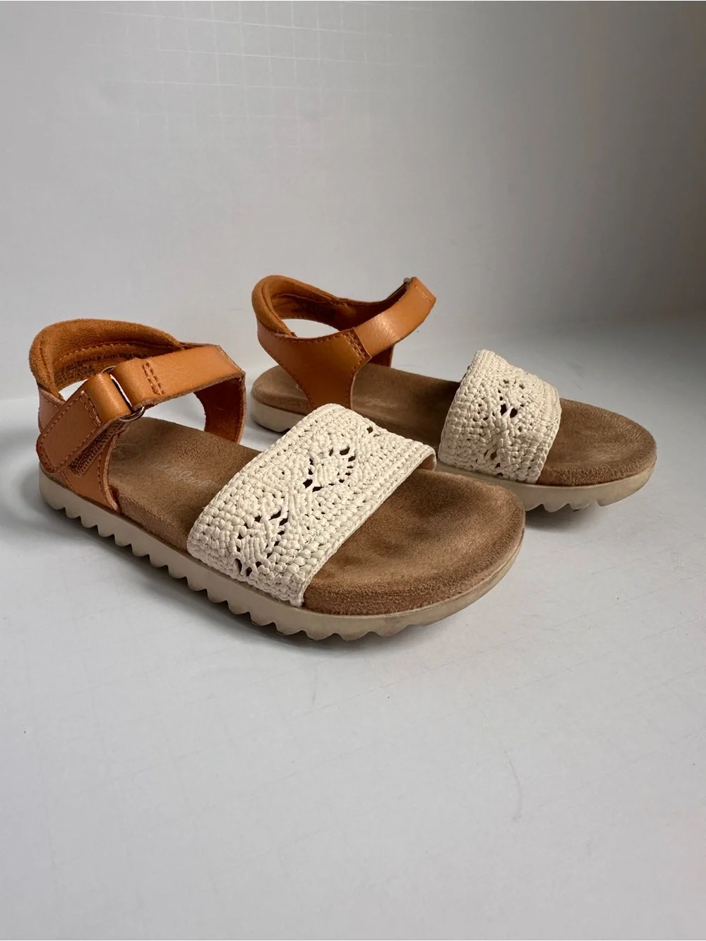 Cat & Jack Kids Crochet Strap Sandals in Tan and Cream Size 7